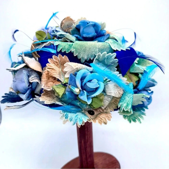 Adam, Meldrum and Anderson Vintage Woman’s Hat Blue Flowers and Feathers - Picture 8 of 12